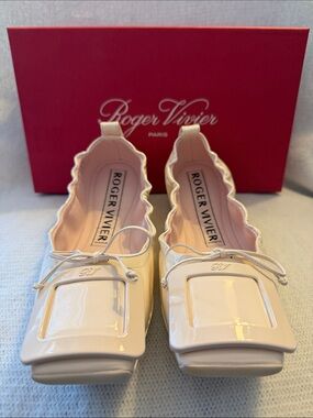 Roger Vivier Patent Leather Ballet Flats in Ivory